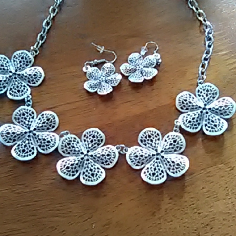Necklace set